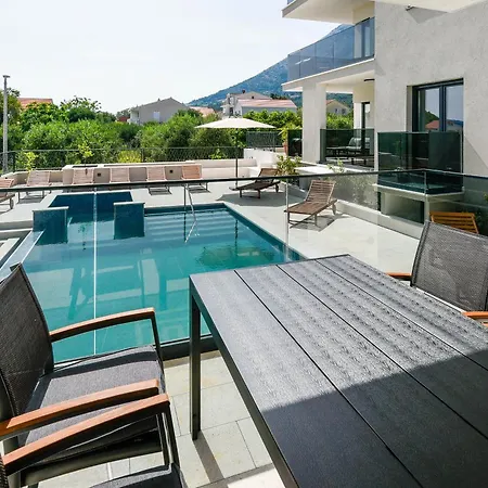 Apartment Luxury Mtg *